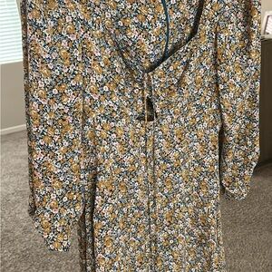 Lush Floral Patterned Top with Yellow and Blue